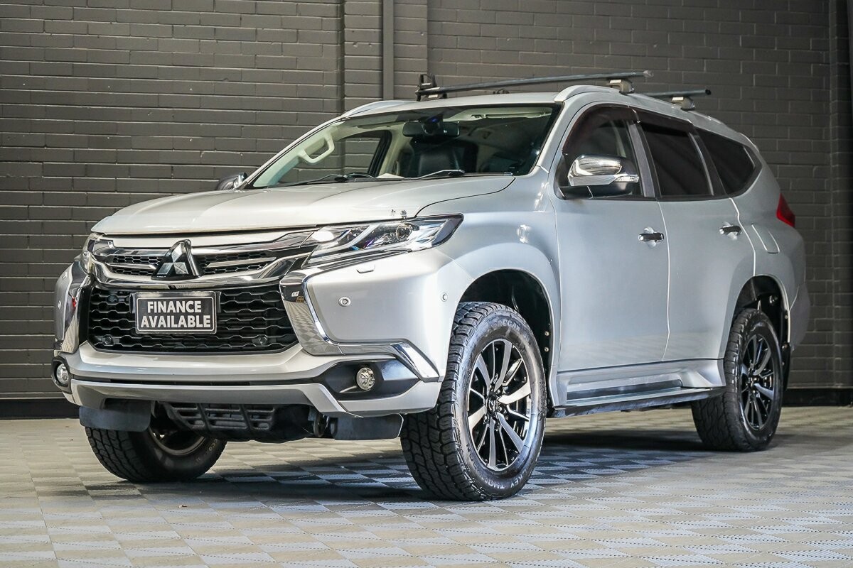 Mitsubishi Pajero Sport image 4