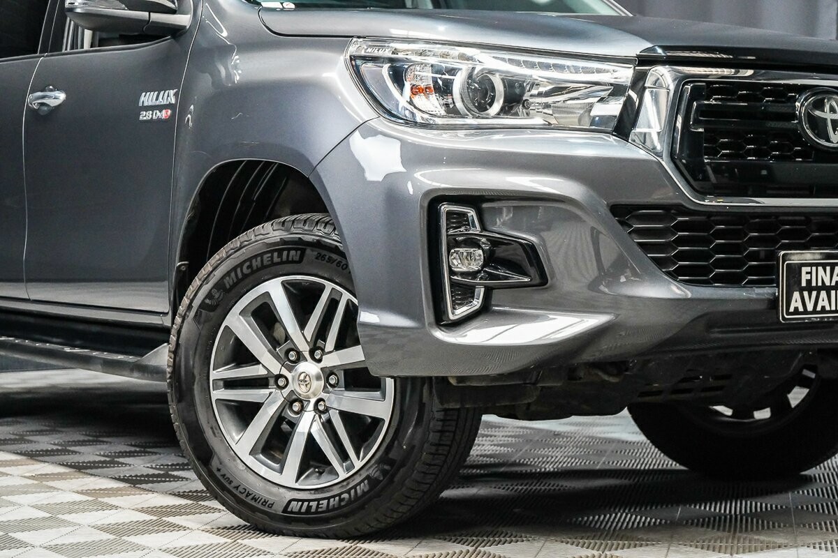 Toyota Hilux image 2