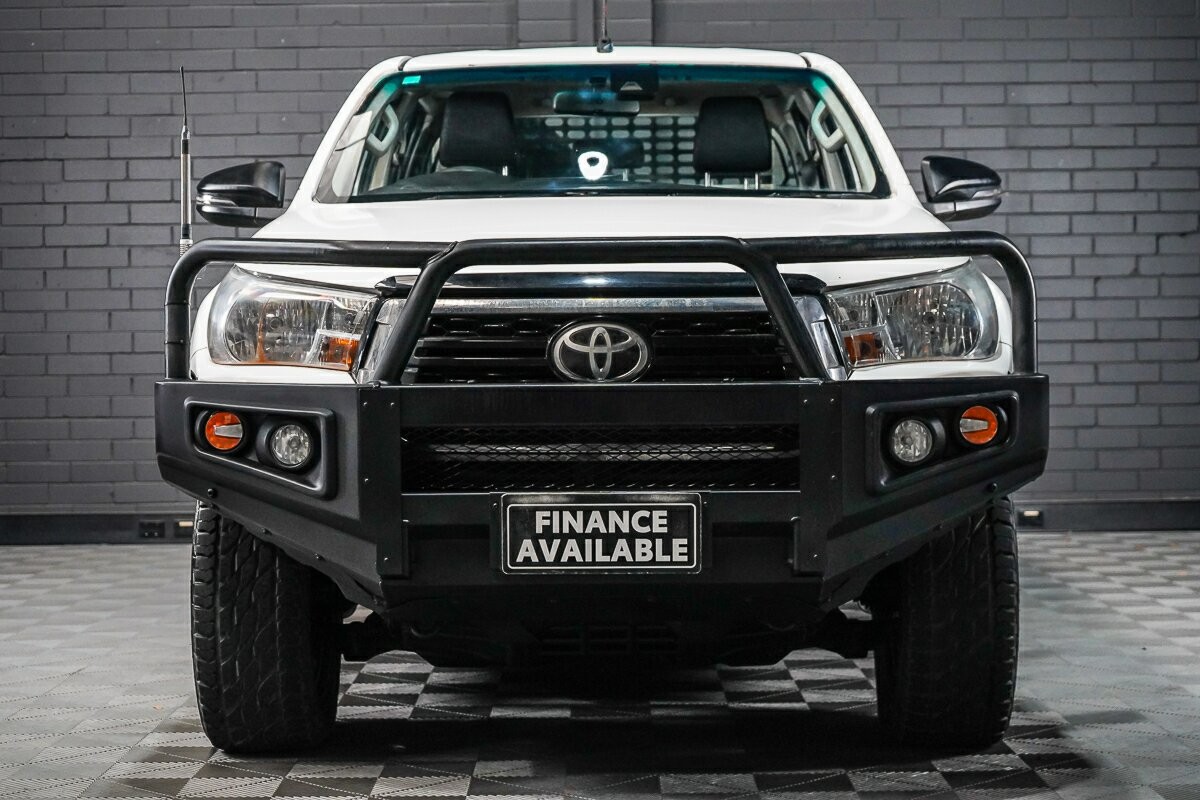 Toyota Hilux image 3