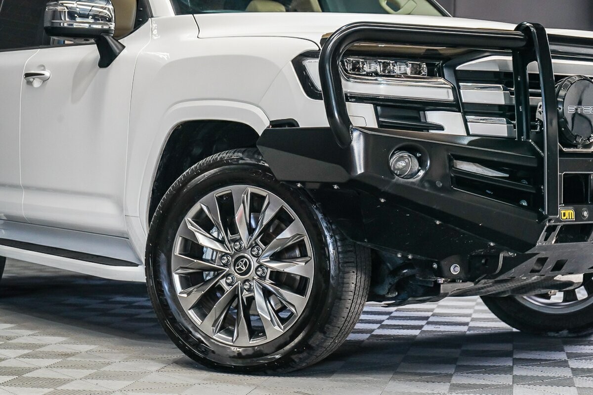Toyota Landcruiser image 2