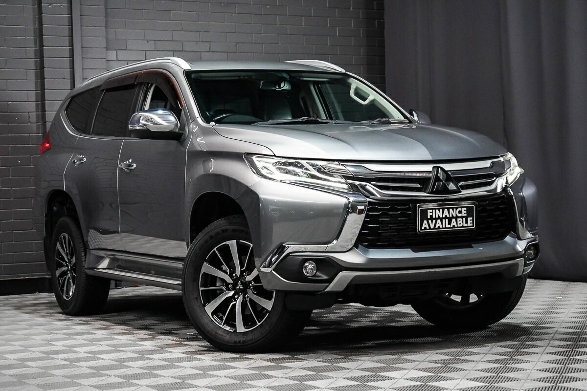 Mitsubishi Pajero Sport image 1