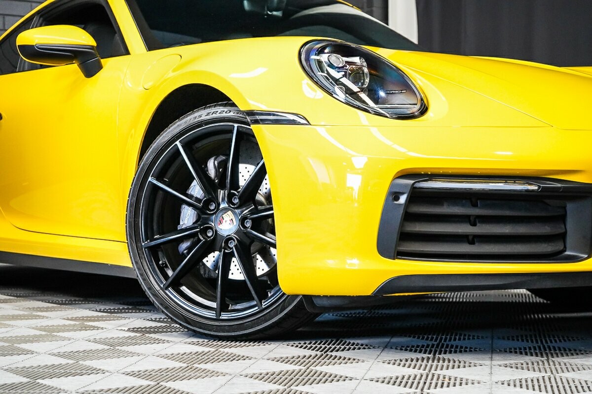 Porsche 911 image 2