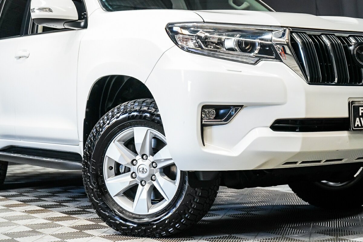 Toyota Landcruiser Prado image 2