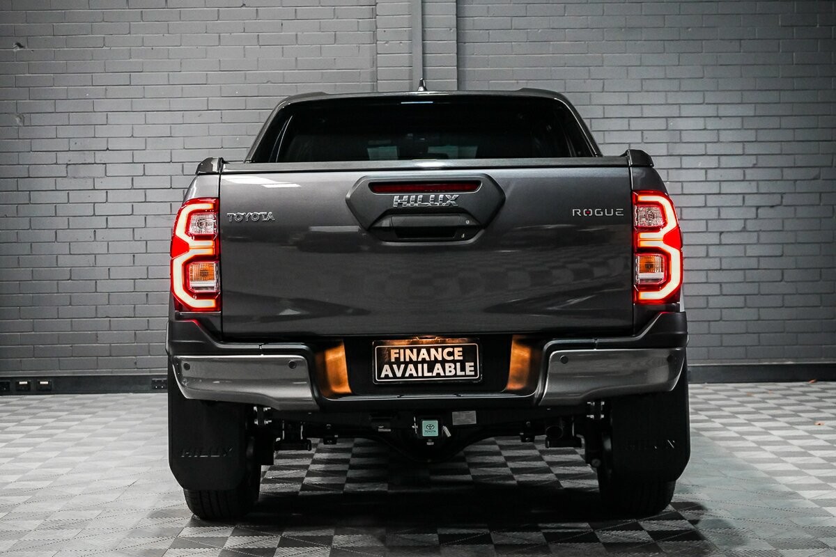 Toyota Hilux image 4
