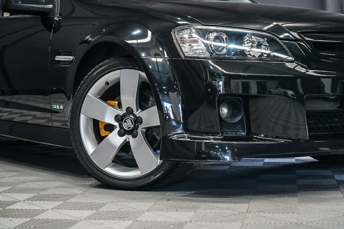 Holden Commodore image 2
