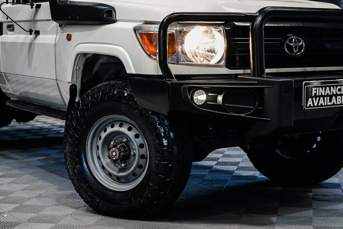 Toyota Landcruiser image 2
