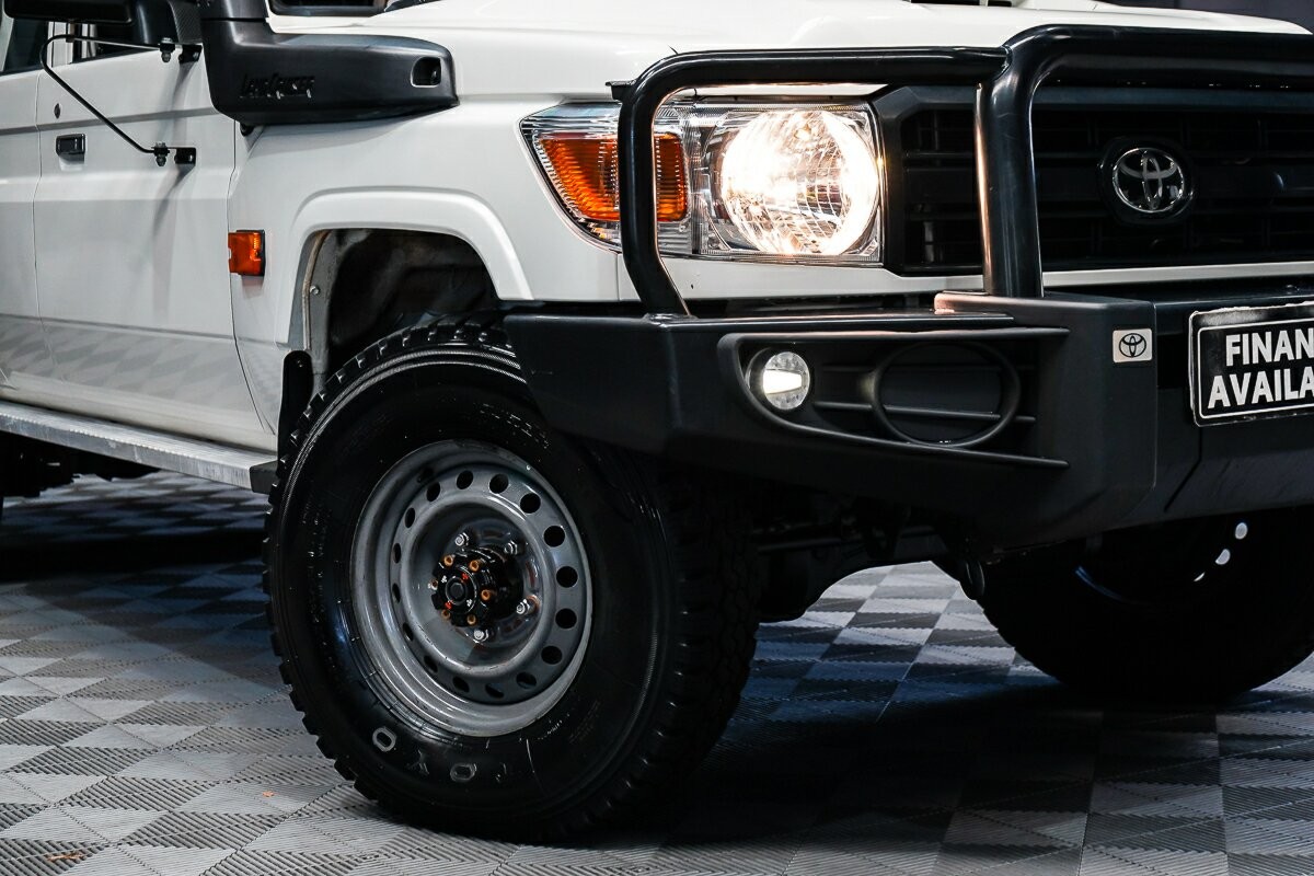 Toyota Landcruiser image 2