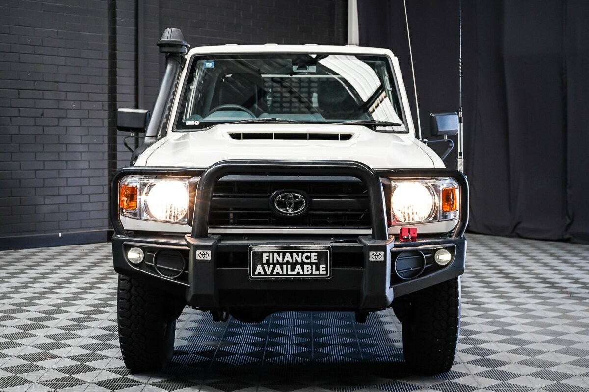 Toyota Landcruiser image 3