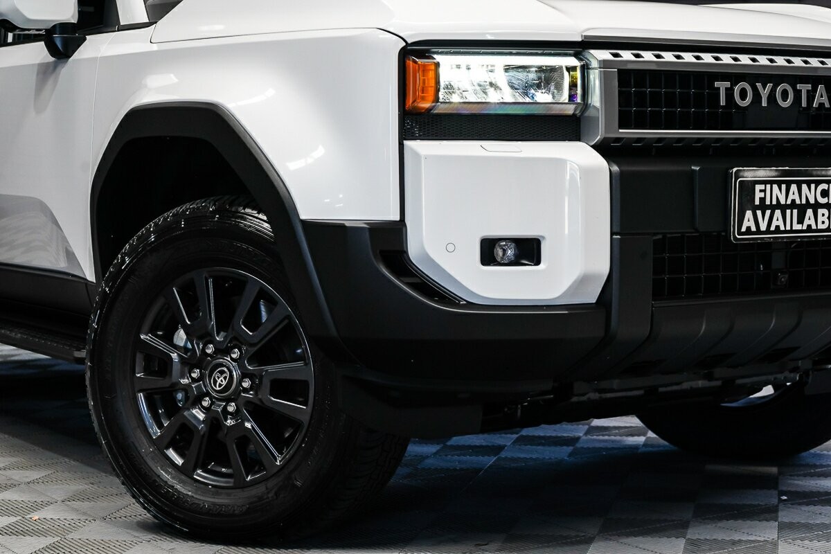 Toyota Landcruiser Prado image 2