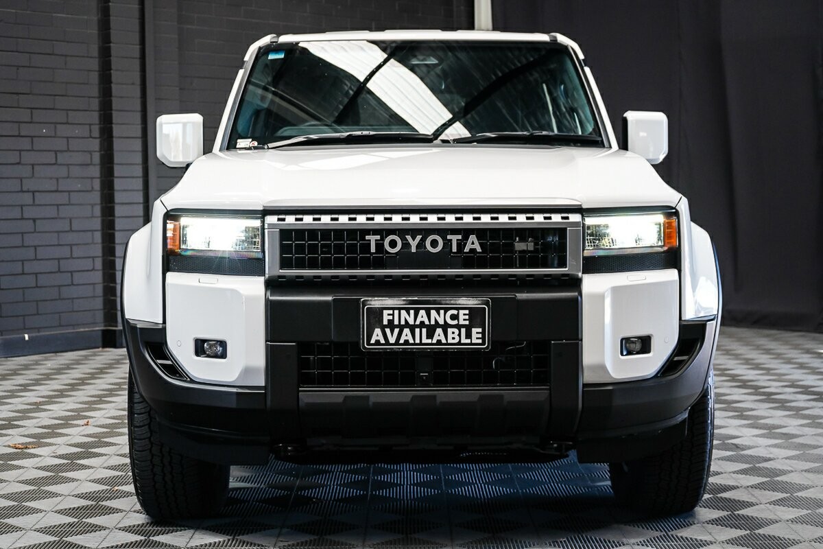 Toyota Landcruiser Prado image 3