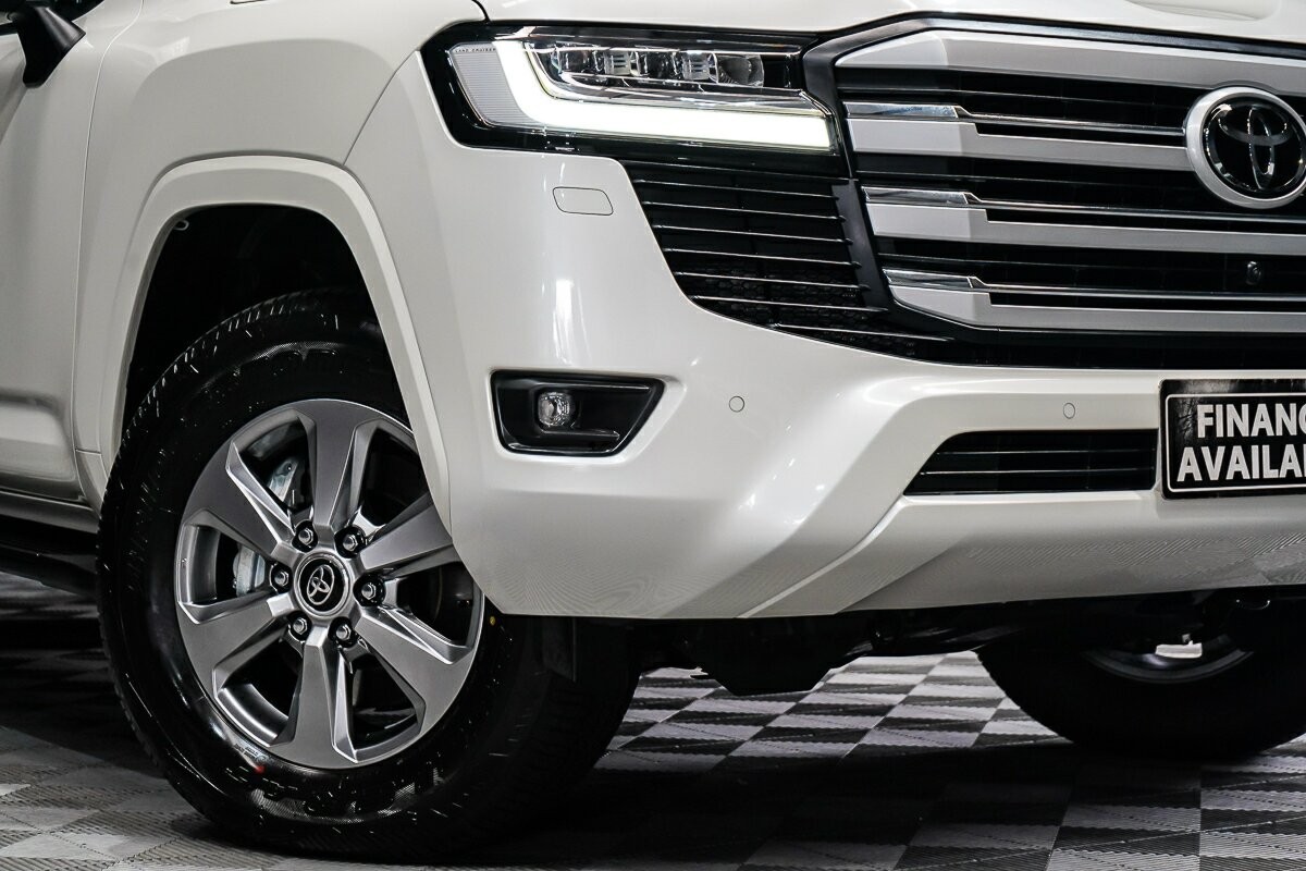 Toyota Landcruiser image 2