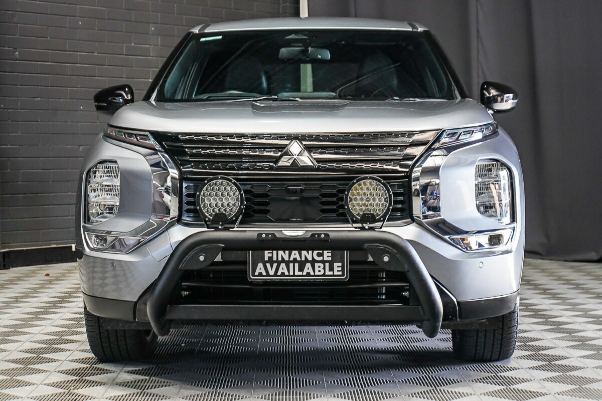 Mitsubishi Outlander image 3