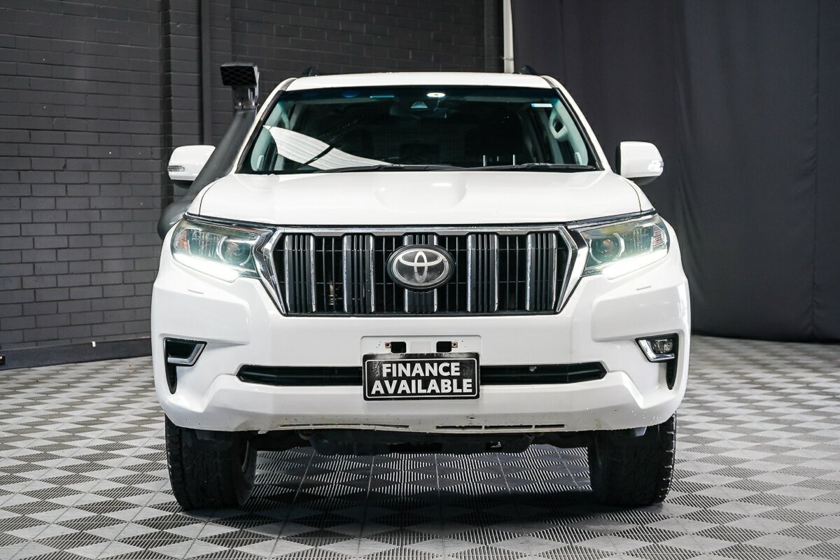 Toyota Landcruiser Prado image 3