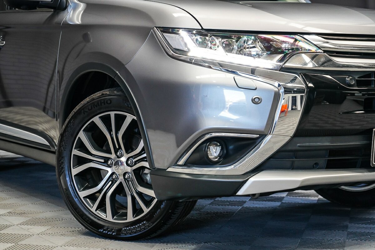 Mitsubishi Outlander image 2