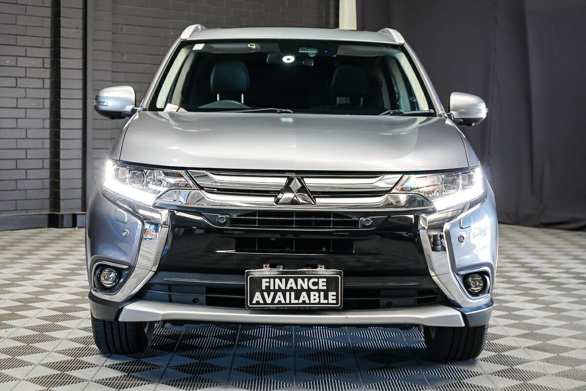 Mitsubishi Outlander image 3