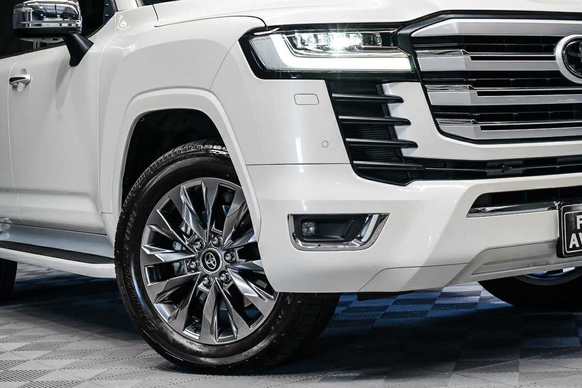 Toyota Landcruiser image 2