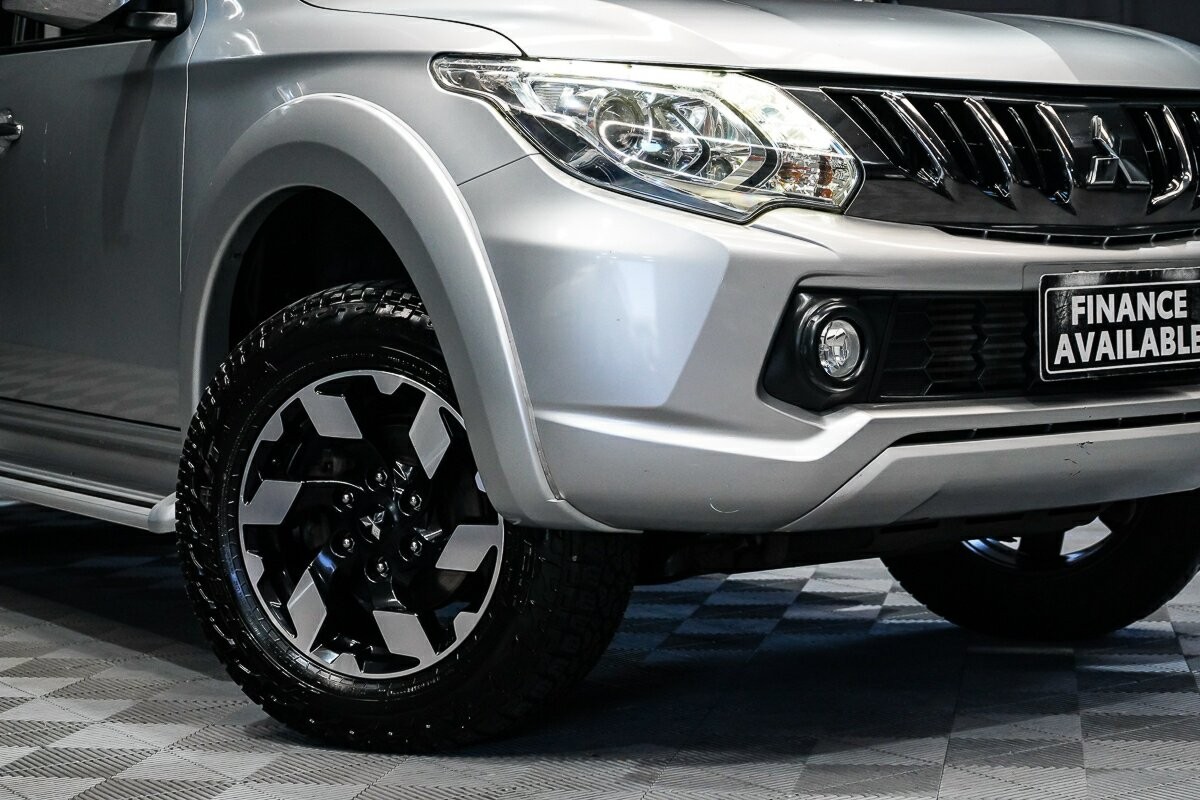 Mitsubishi Triton image 2