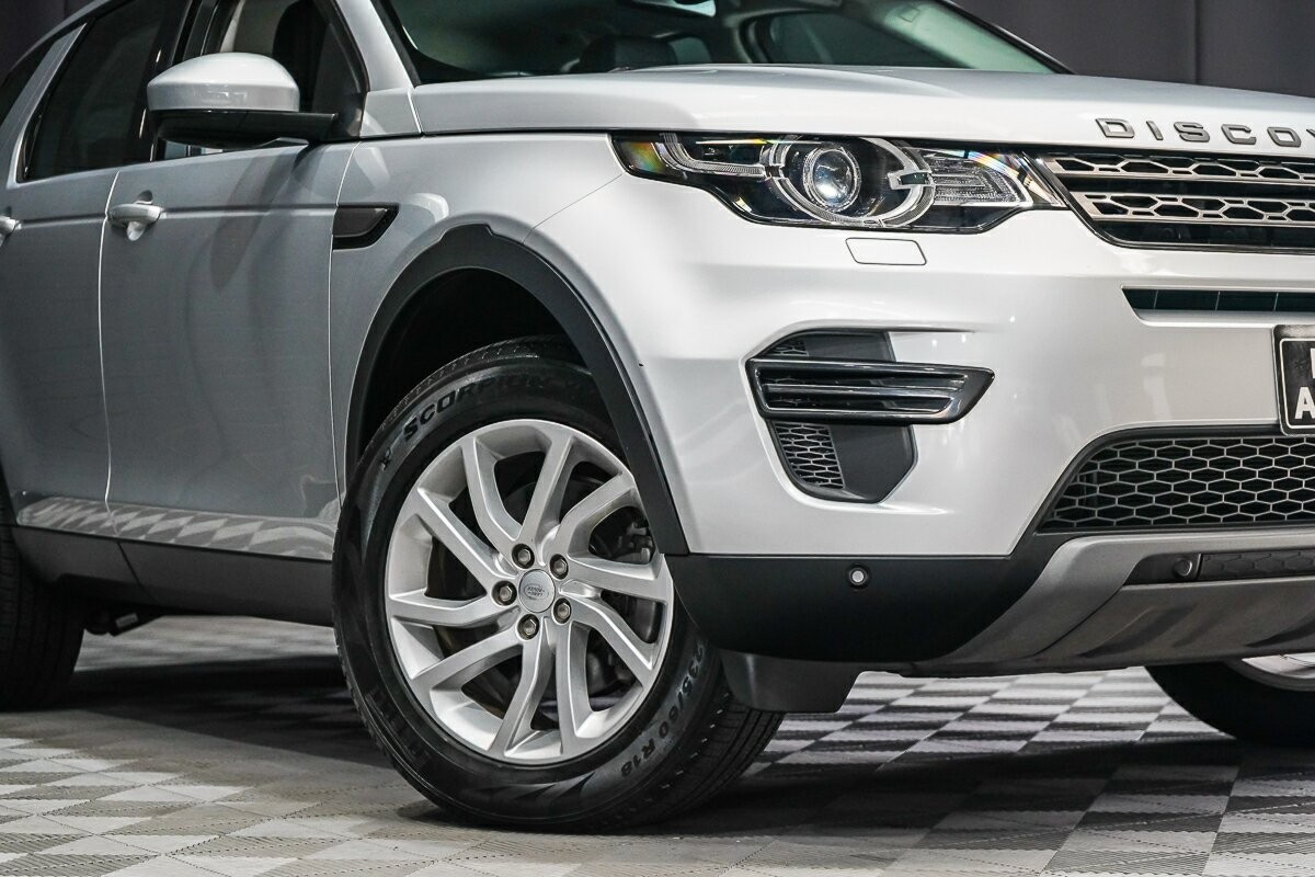 Land Rover Discovery Sport image 2