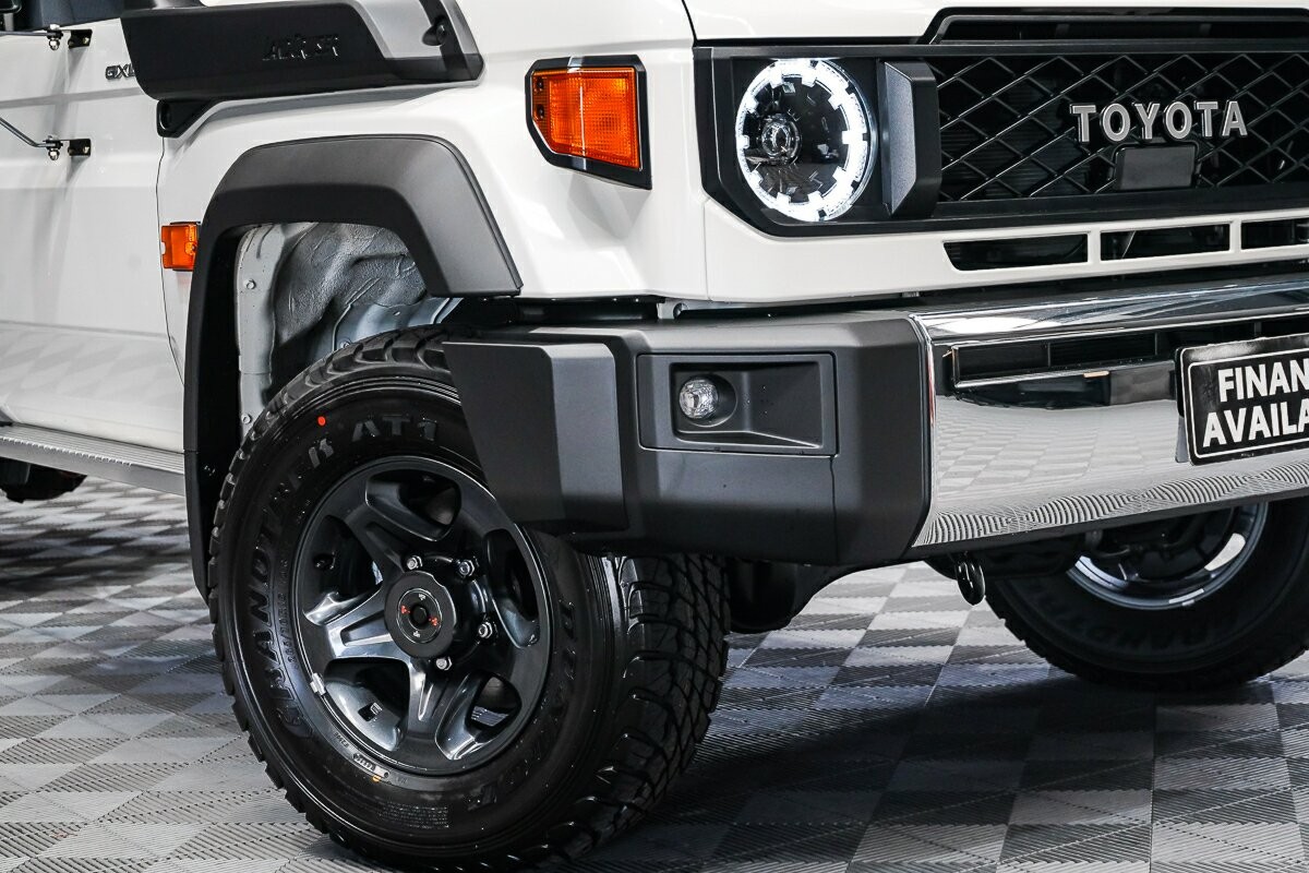 Toyota Landcruiser image 2