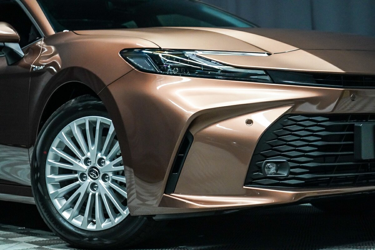 Toyota Camry image 2
