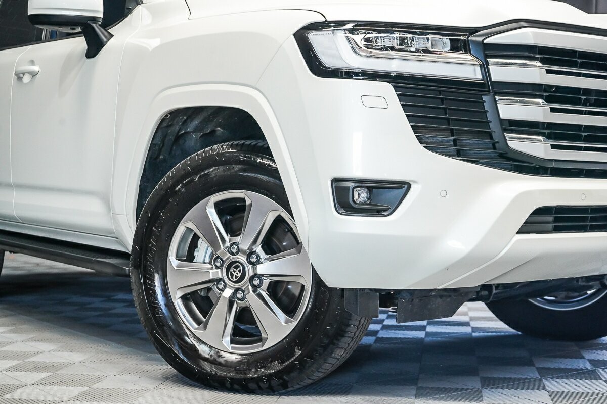 Toyota Landcruiser image 2