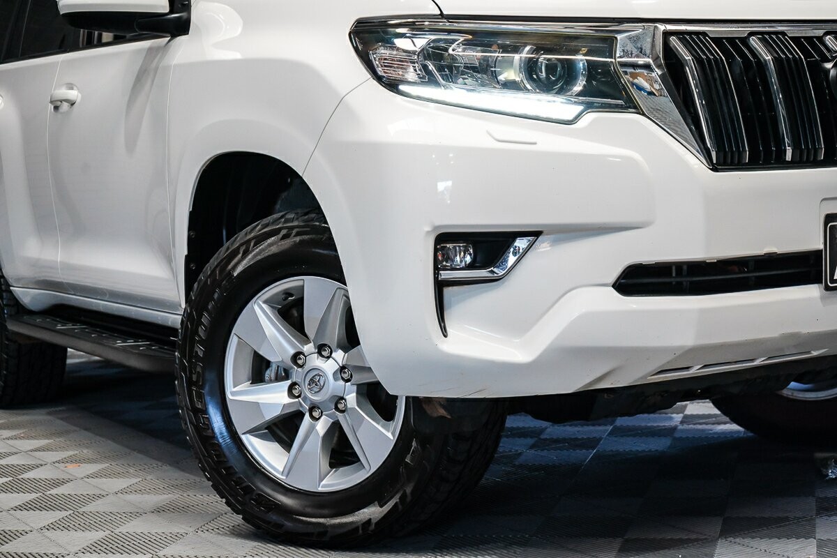 Toyota Landcruiser Prado image 2