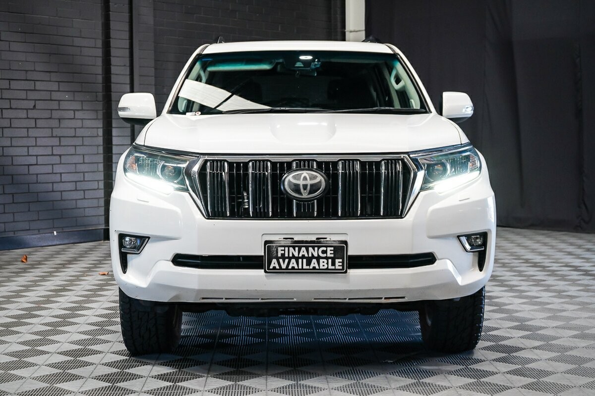 Toyota Landcruiser Prado image 3