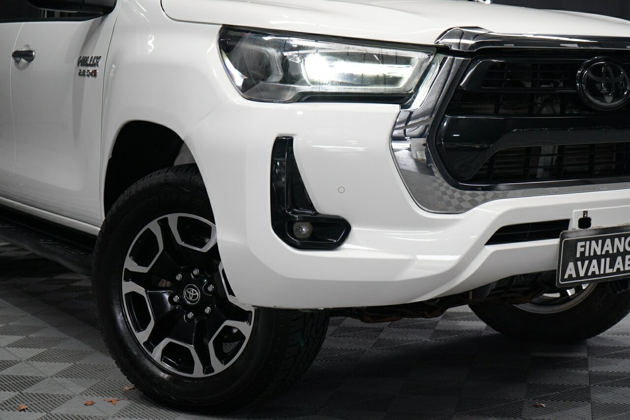 Toyota Hilux image 2