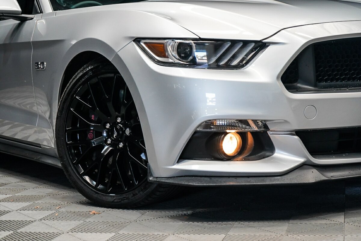 Ford Mustang image 2