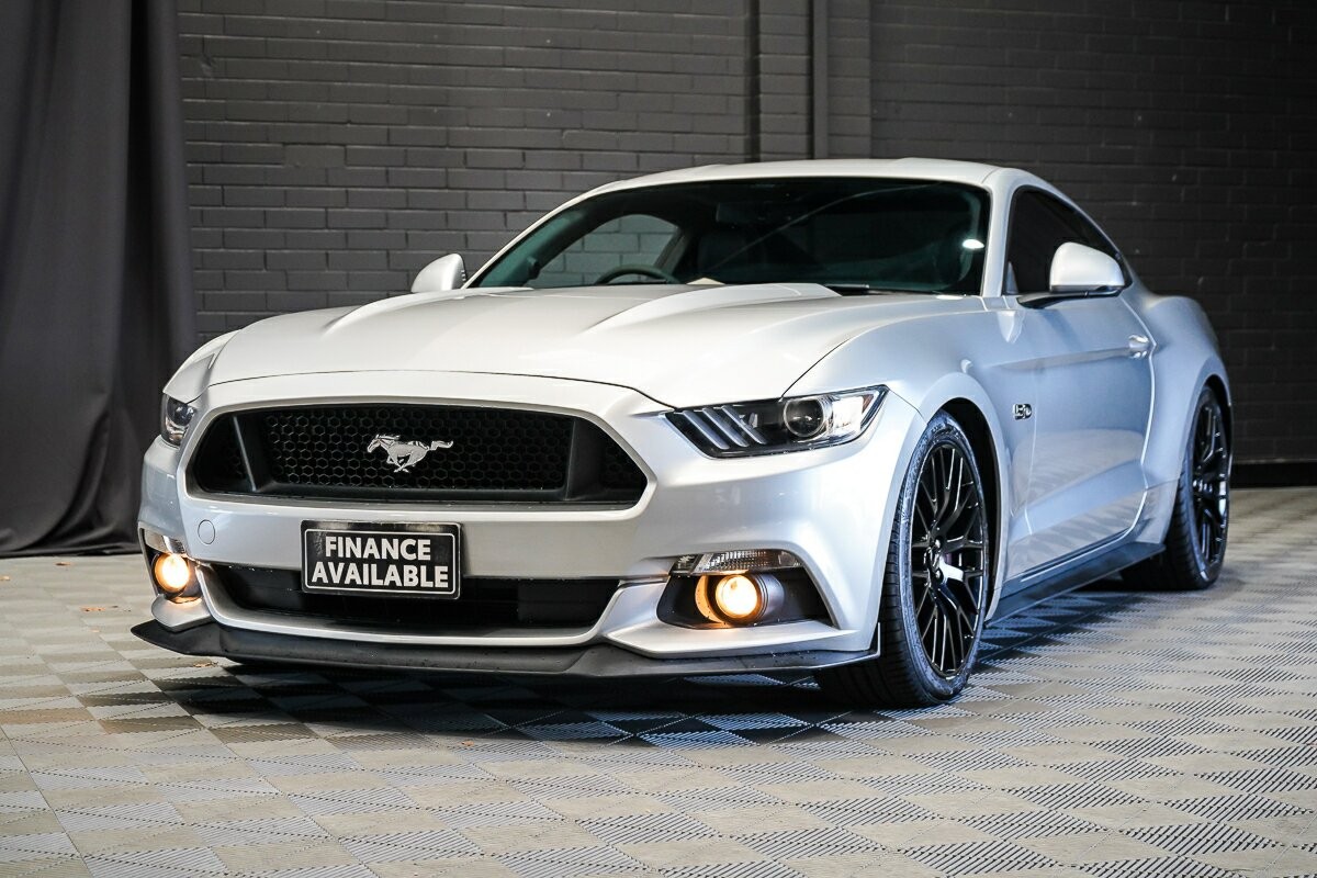 Ford Mustang image 4