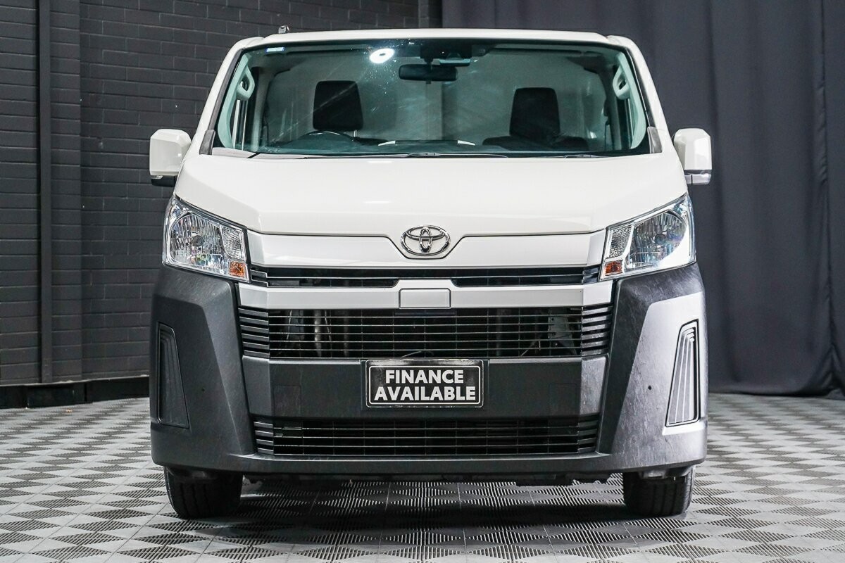 Toyota Hiace image 3
