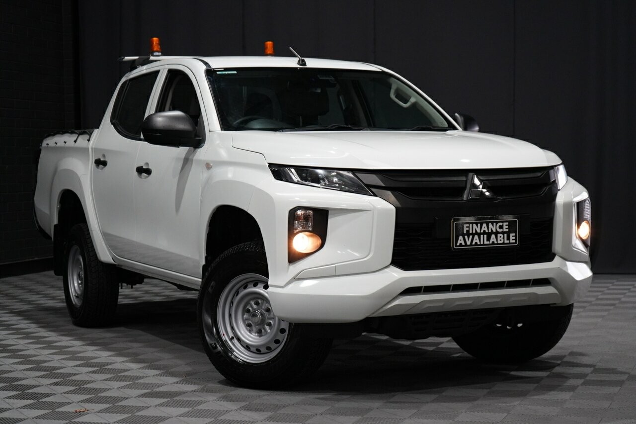 Mitsubishi Triton image 1