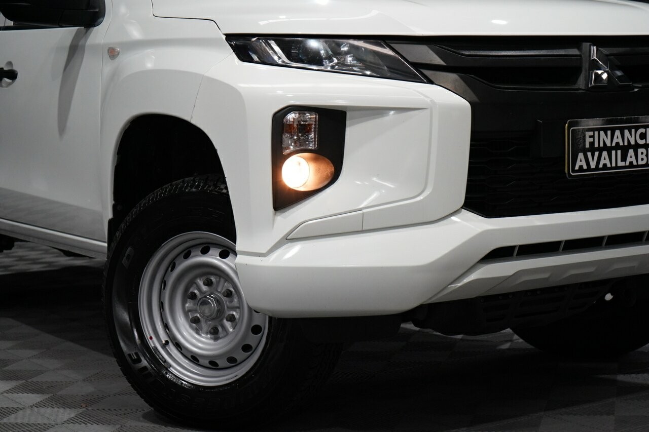 Mitsubishi Triton image 2