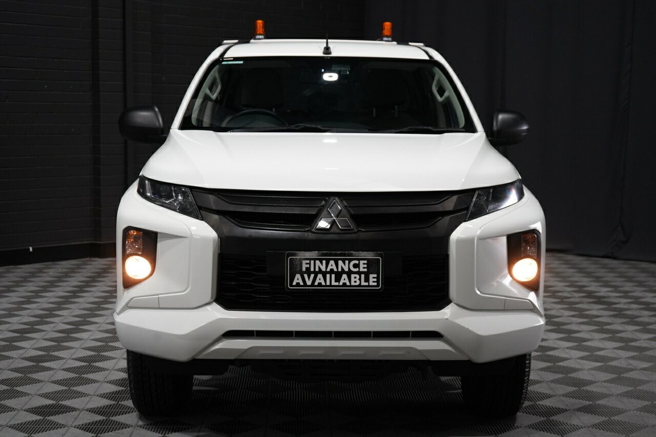 Mitsubishi Triton image 3