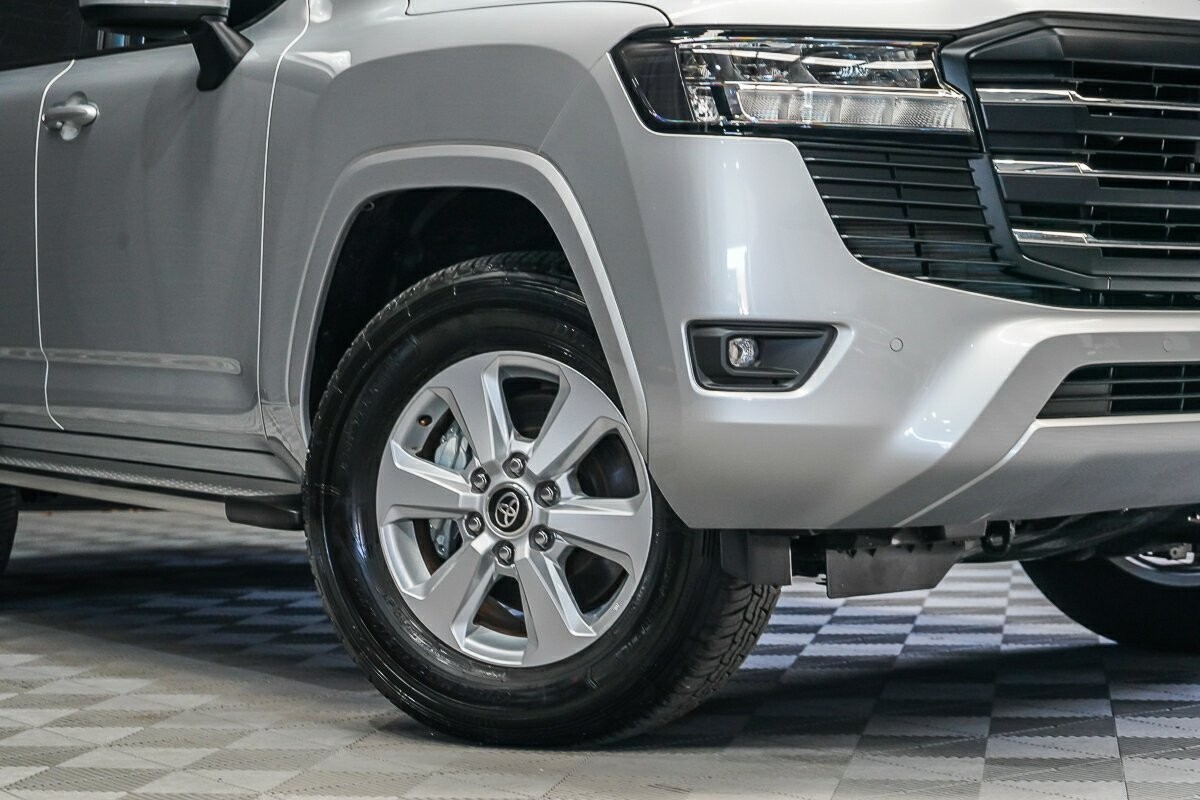 Toyota Landcruiser image 2
