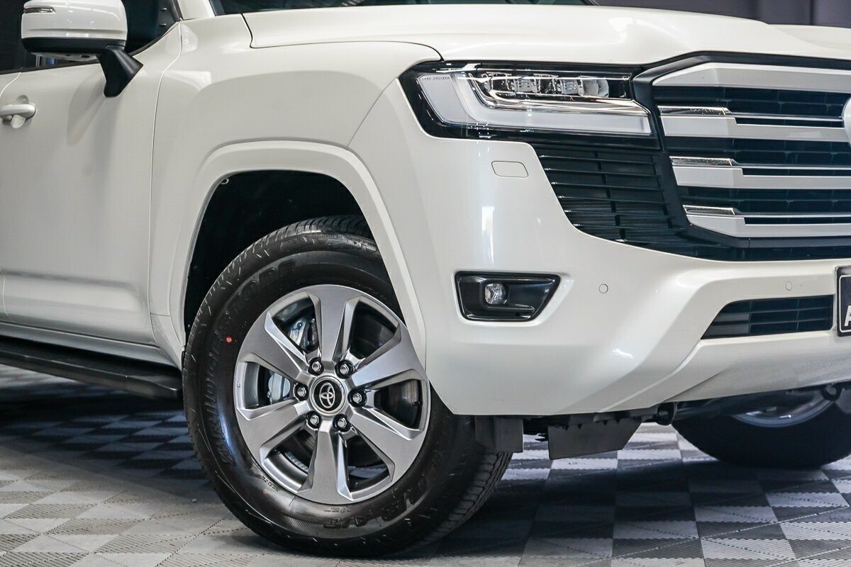 Toyota Landcruiser image 2