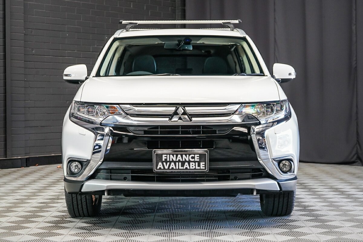 Mitsubishi Outlander image 3