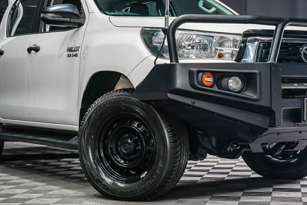 Toyota Hilux image 2