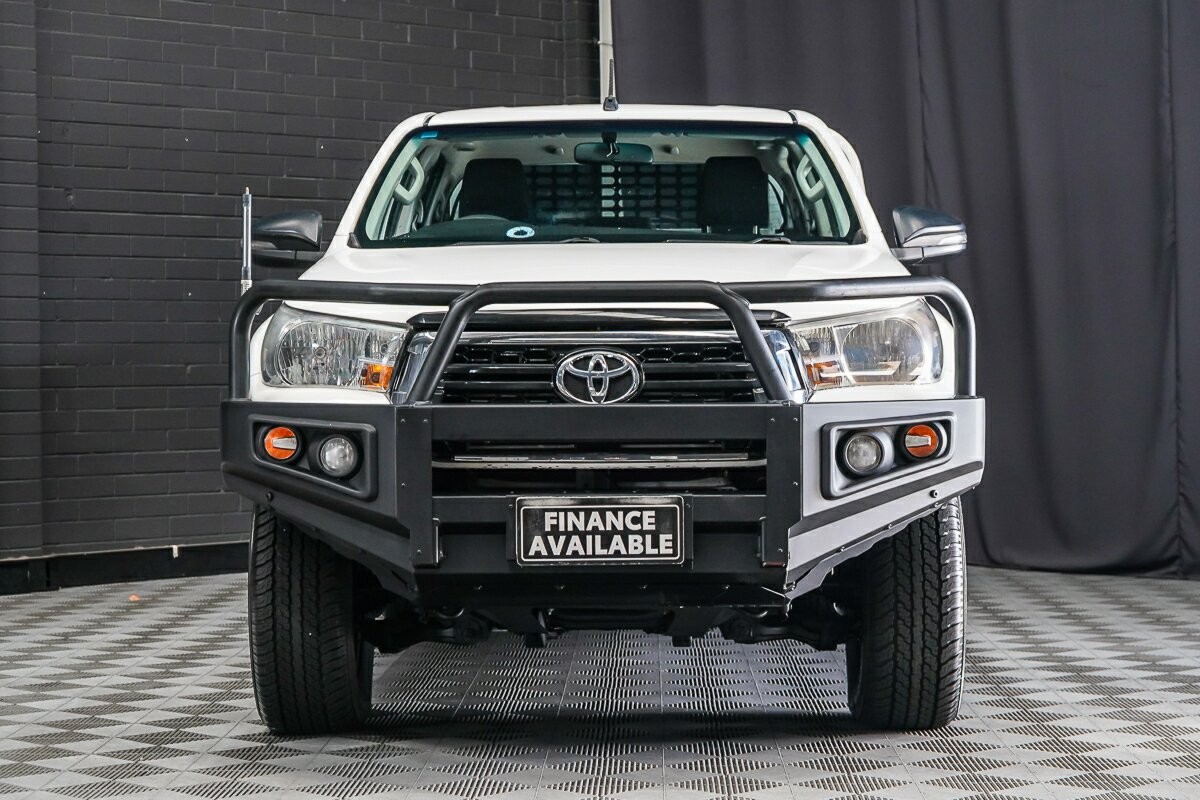 Toyota Hilux image 3