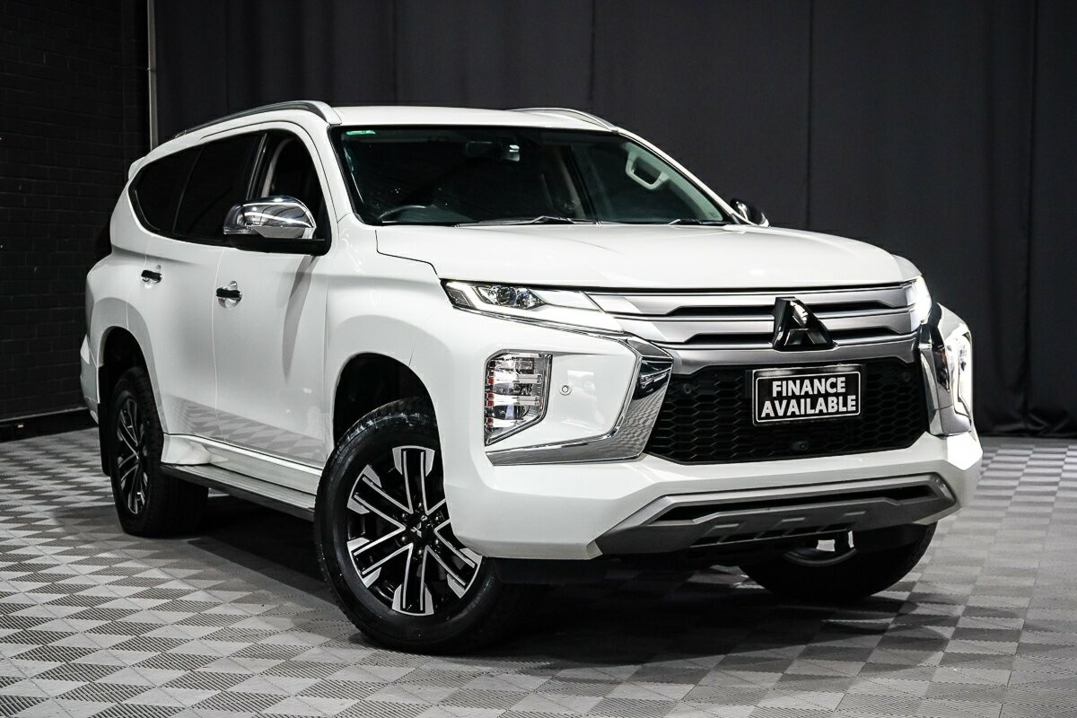 Mitsubishi Pajero Sport image 1
