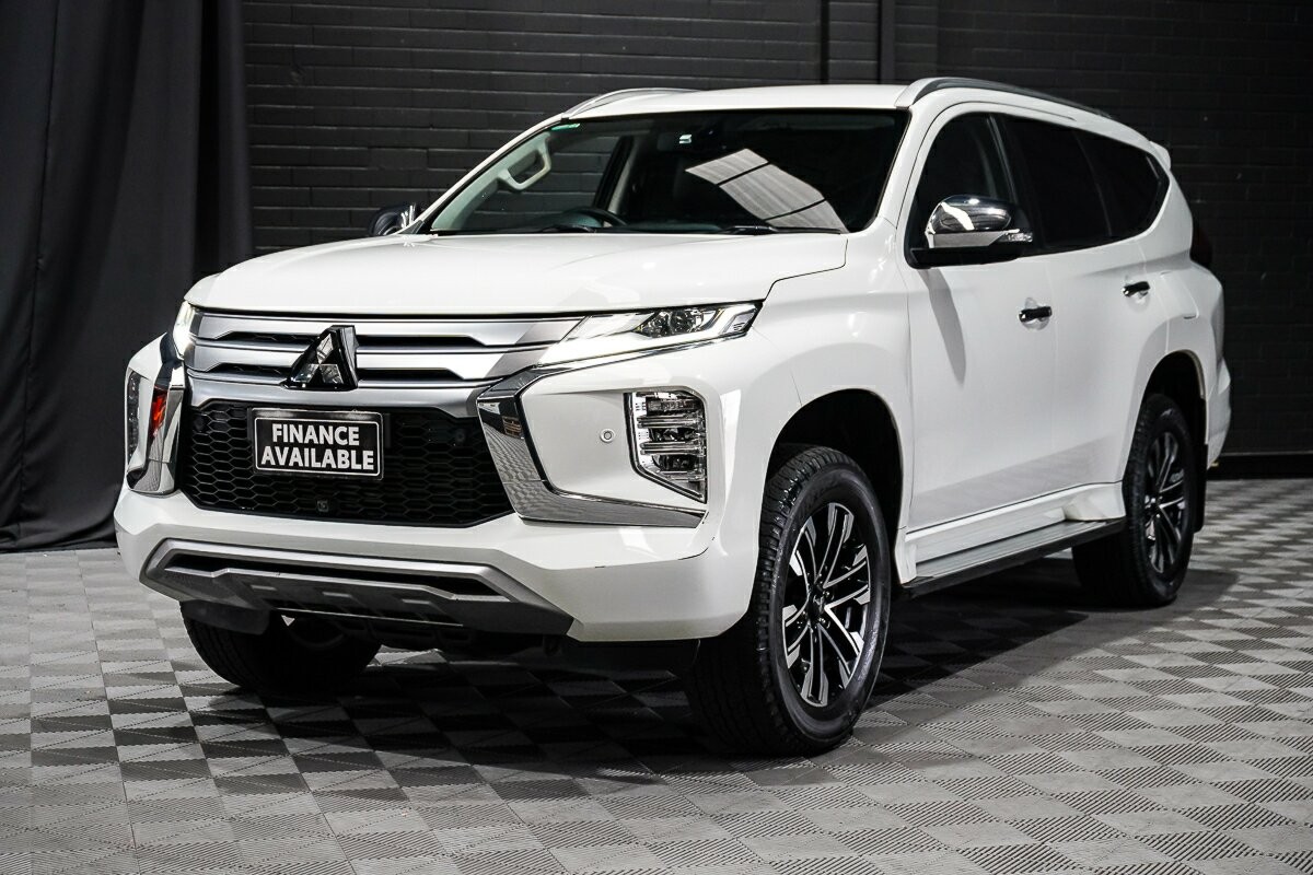 Mitsubishi Pajero Sport image 4