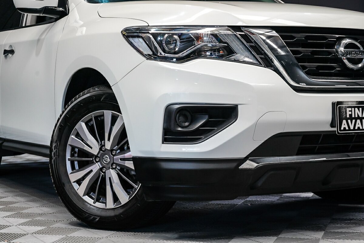 Nissan Pathfinder image 2