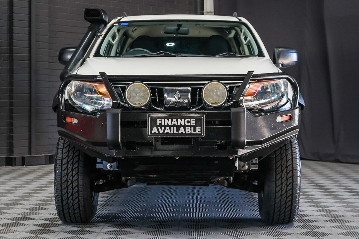 Mitsubishi Triton image 3