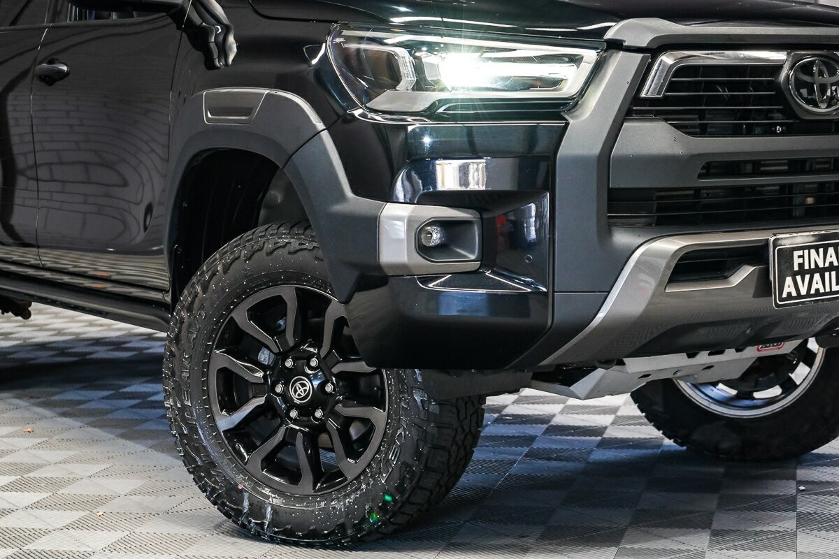 Toyota Hilux image 2