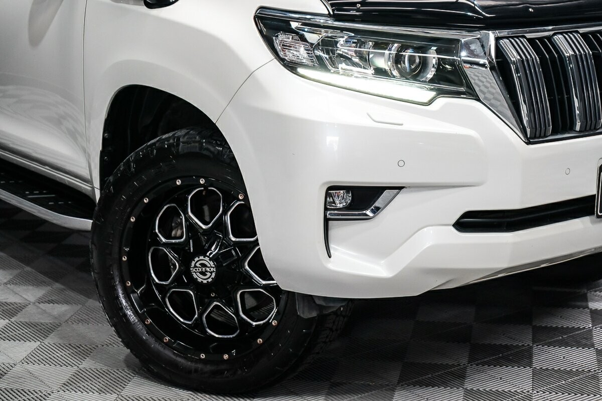 Toyota Landcruiser Prado image 2