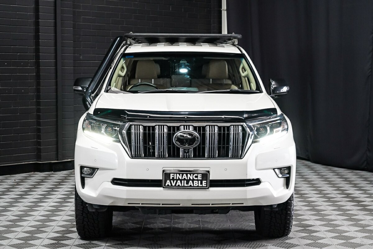Toyota Landcruiser Prado image 3