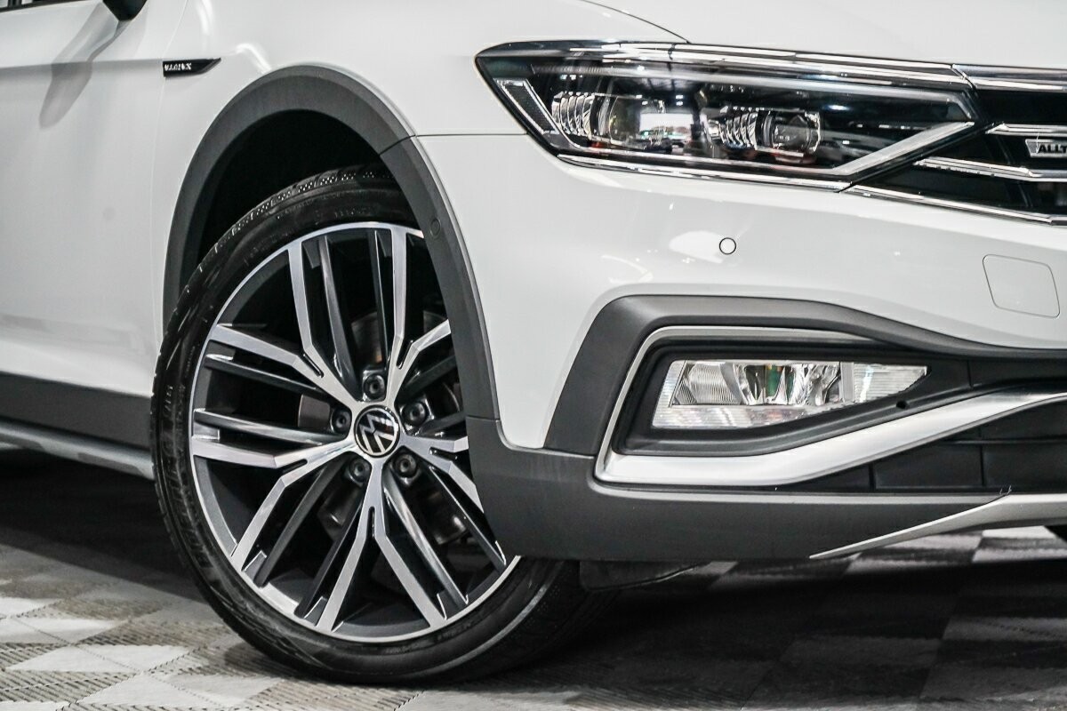 Volkswagen Passat image 2