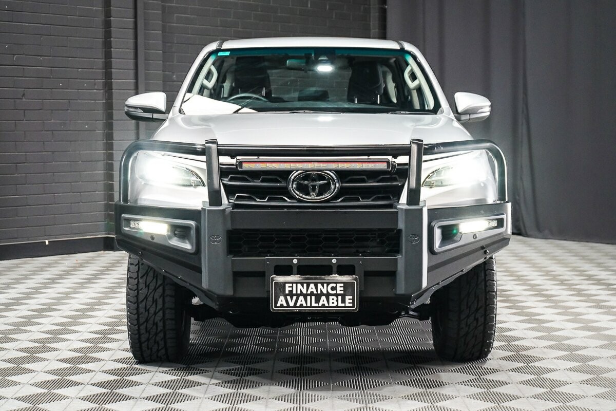 Toyota Fortuner image 3