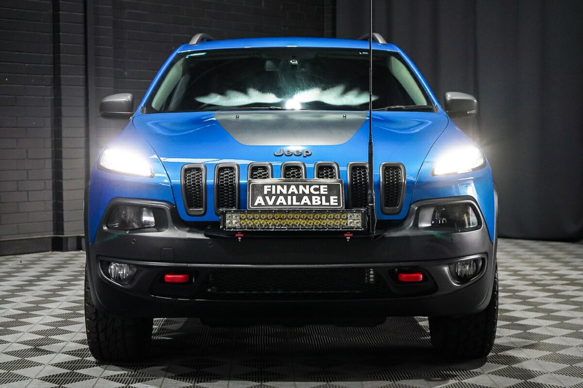 Jeep Cherokee image 3