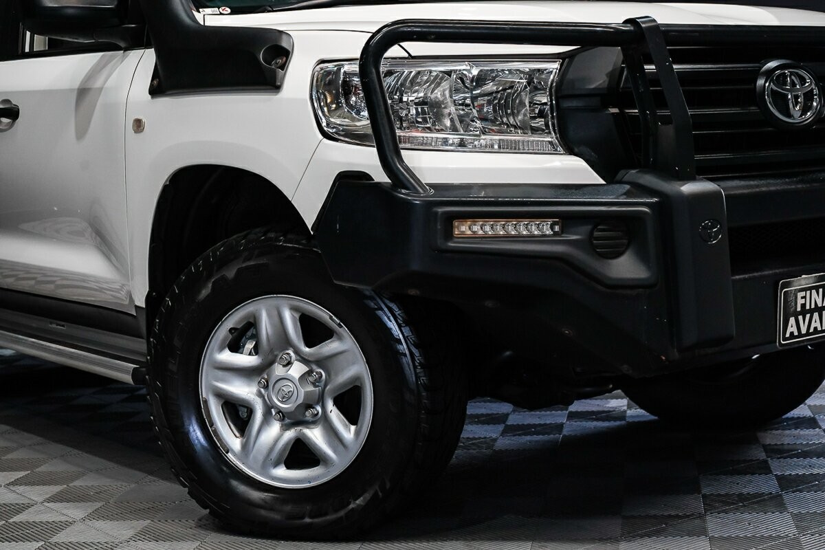 Toyota Landcruiser image 2